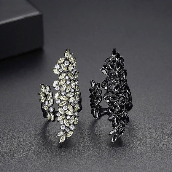 - - Hematite finish adjustable ring with Swarovski elements - Picture 10 of 11